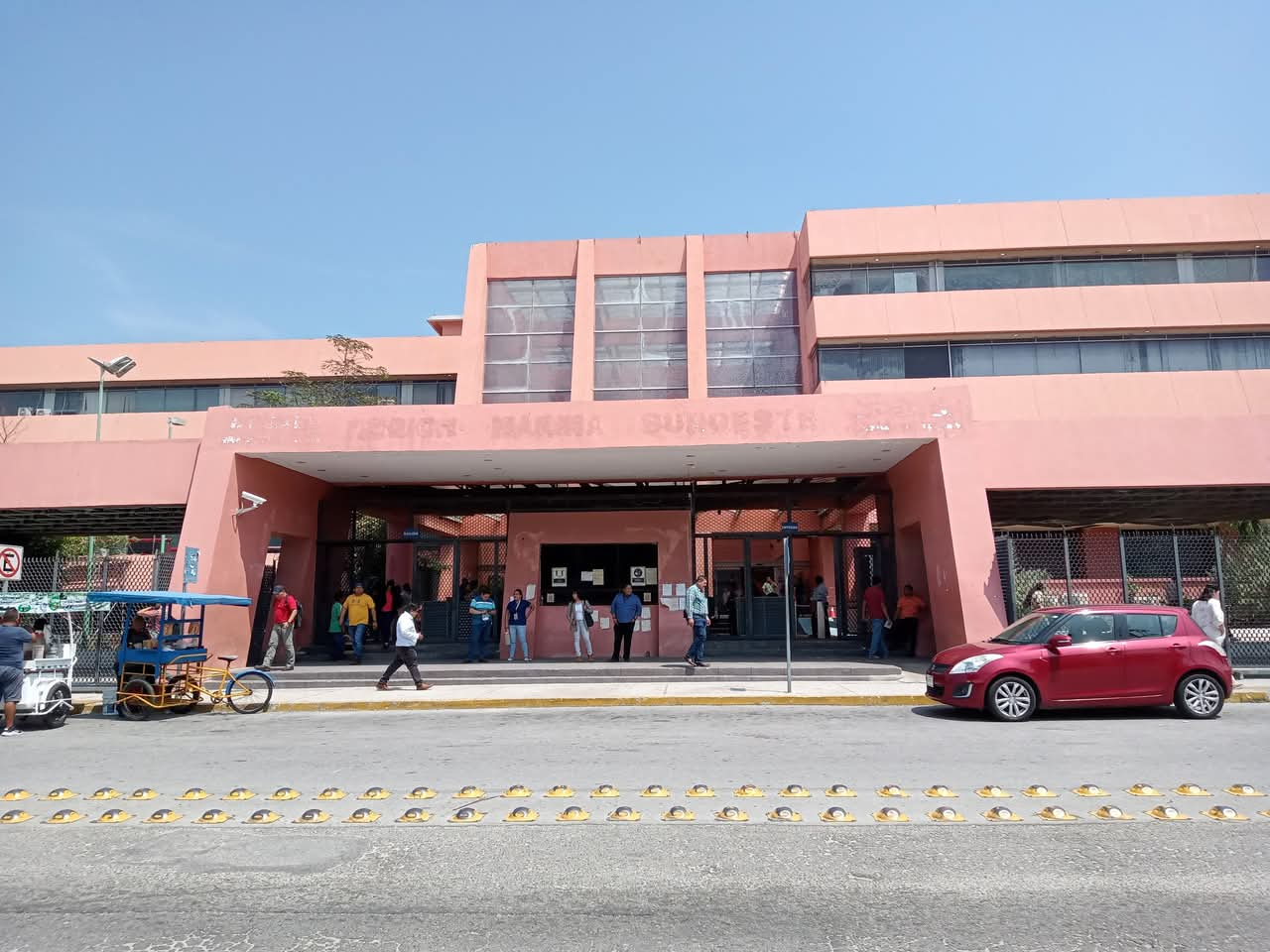 El sindicato exige frenar recortes que afectan al personal técnico y profesionista.