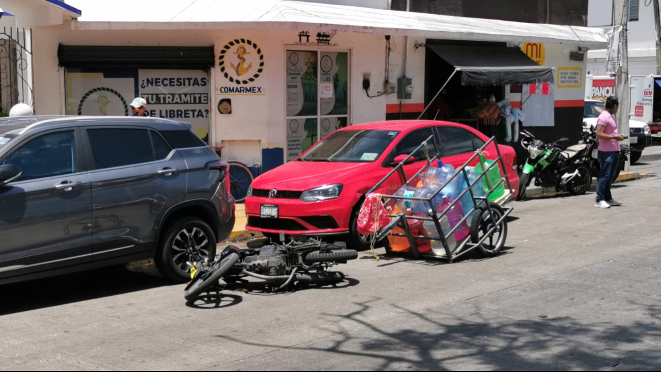 Motociclista resulta lesionado tras choque múltiple en la colonia Francisco I. Madero. Motociclista resulta lesionado tras choque múltiple en la colonia Francisco I. Madero.