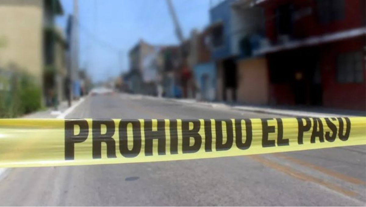 Testigos afirmaron que el niño era alimentado en el suelo, golpeado frecuentemente y bañado con agua fría en un lavadero