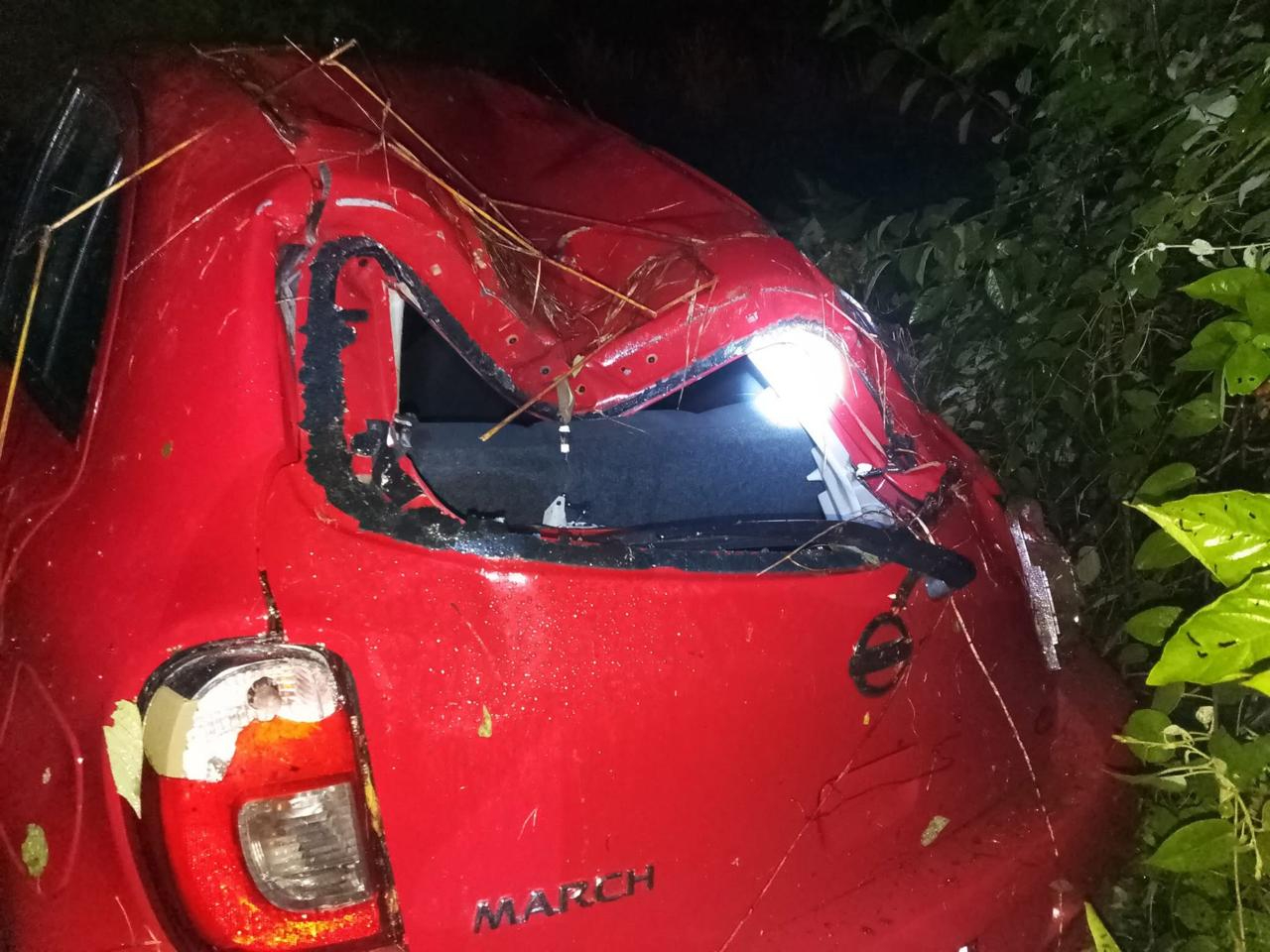 Hallan vehículo destrozado y sin ocupantes en la carretera Hopelchén-Bolonchén de Rejón