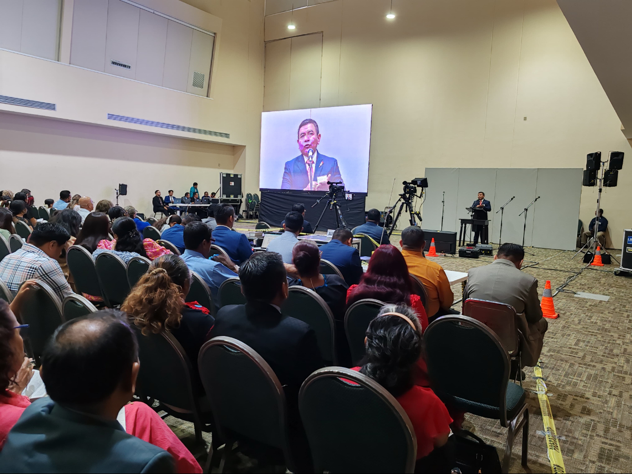Fe y enseñanza bíblica reúnen a 13 mil Testigos de Jehová en la capital campechana Fe y enseñanza bíblica reúnen a 13 mil Testigos de Jehová en la capital campechana