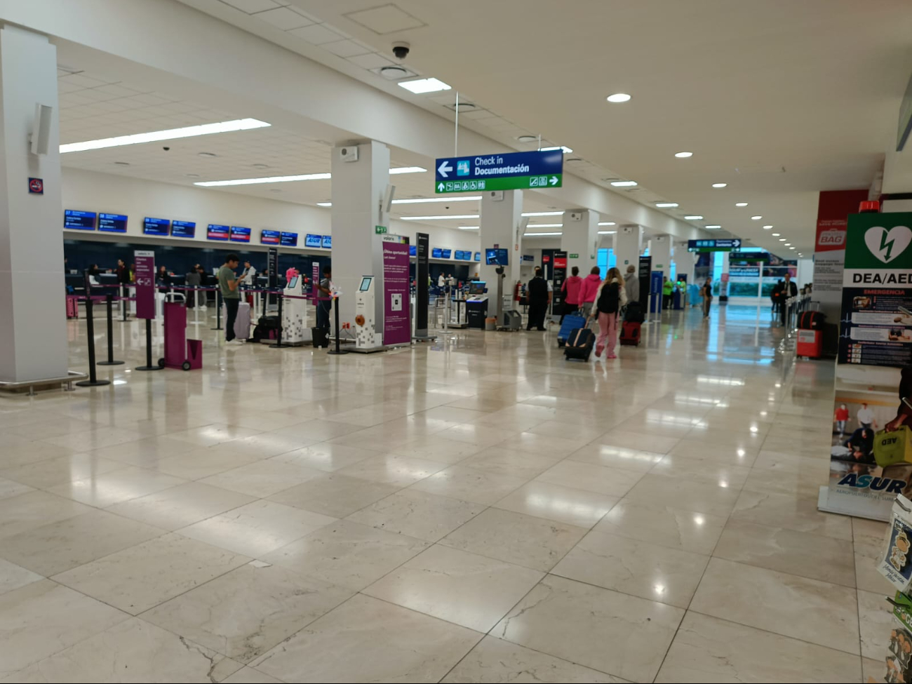 Hay regular afluencia de pasajeros en el aeropuerto de Mérida