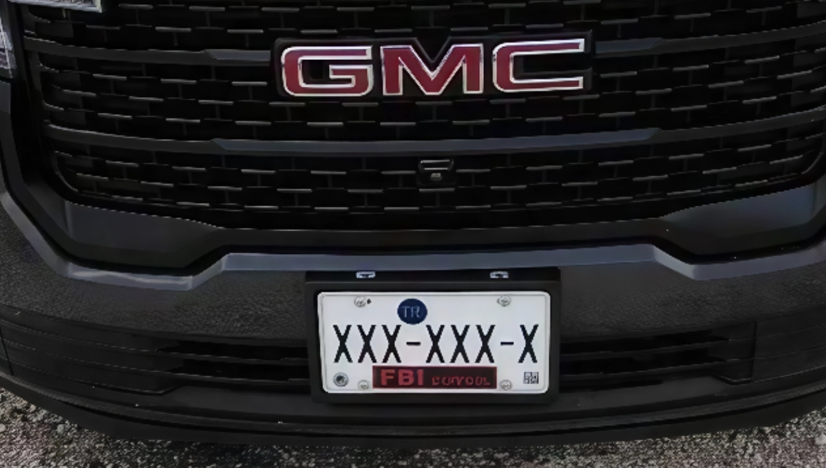 La mujer portaba placas prohibidas, según el Reglamento de Tránsito de Yucatán