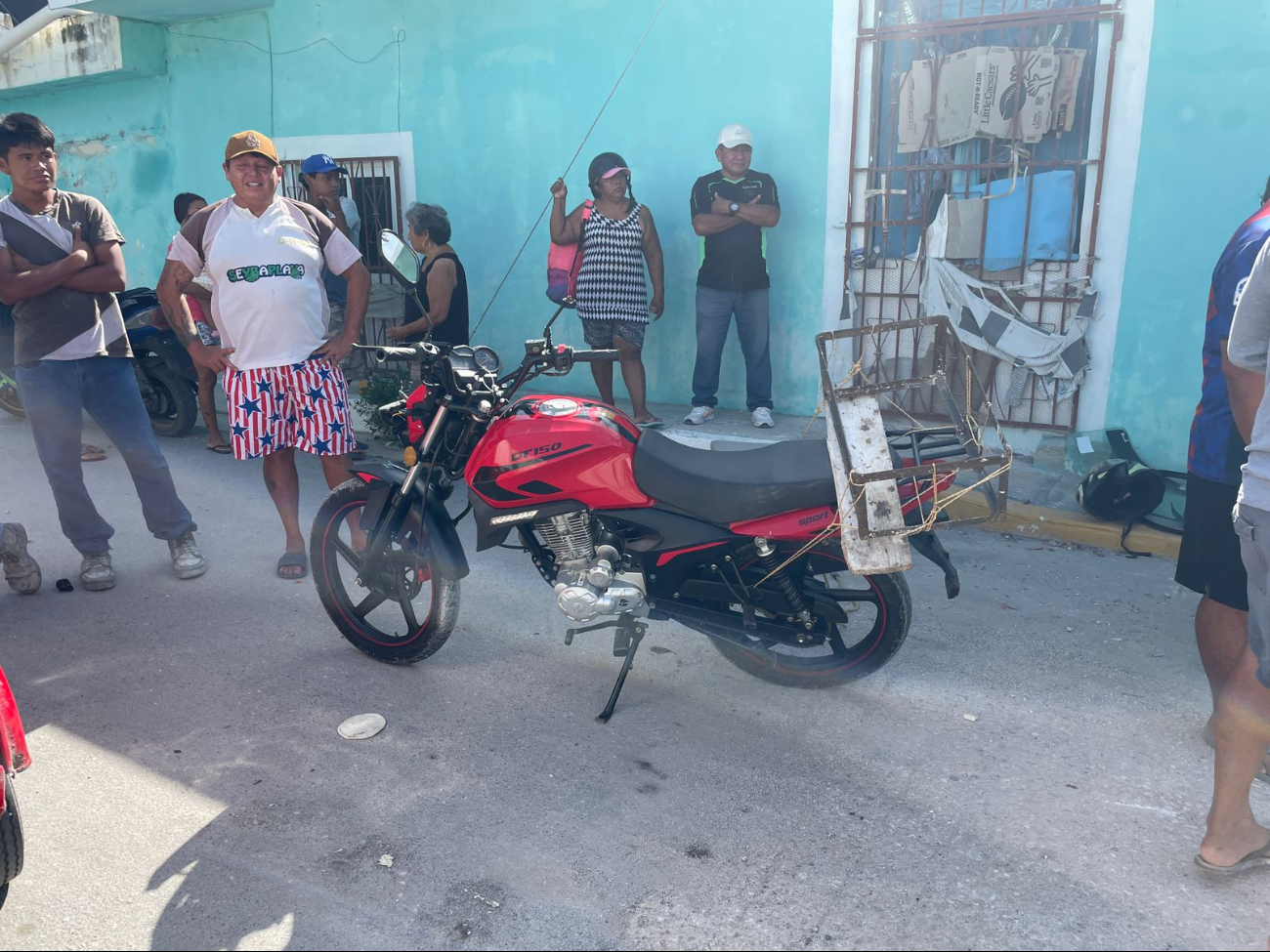 Policía y paramédicos del SAMU acudieron al lugar; no hubo heridos graves ni traslados al hospital. Policía y paramédicos del SAMU acudieron al lugar; no hubo heridos graves ni traslados al hospital.