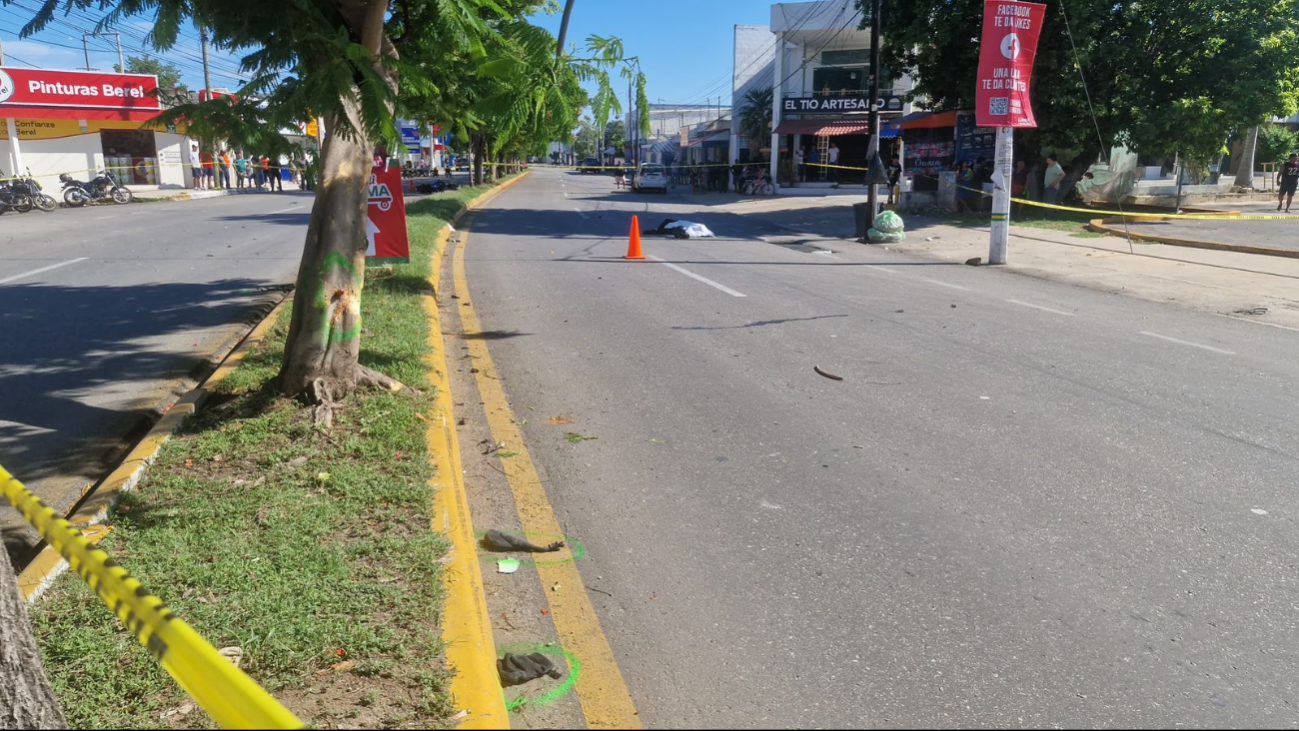 Derivado al golpe el sujeto quedó tendido en el suelo inmóvil Derivado al golpe el sujeto quedó tendido en el suelo inmóvil