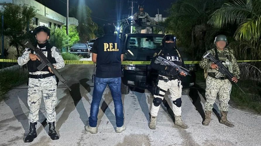 En total se aseguraron 3.2 kilogramos de cannabis, 48 gramos de la droga conocida como cristal y 20 bolsitas con esa misma sustancia En total se aseguraron 3.2 kilogramos de cannabis, 48 gramos de la droga conocida como cristal y 20 bolsitas con esa misma sustancia
