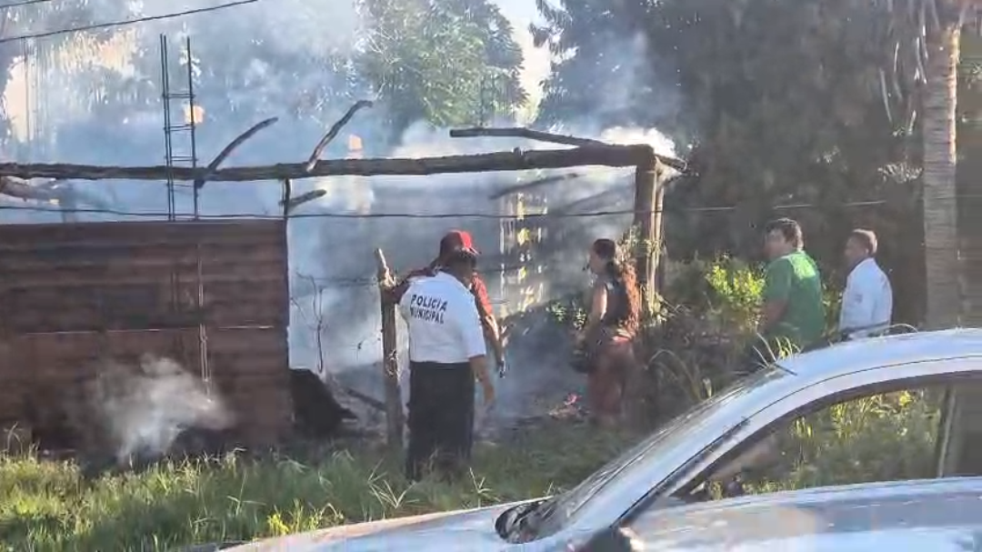 Palapa de guano se incendia en Champotón y movilizan a servicios de emergencia Palapa de guano se incendia en Champotón y movilizan a servicios de emergencia