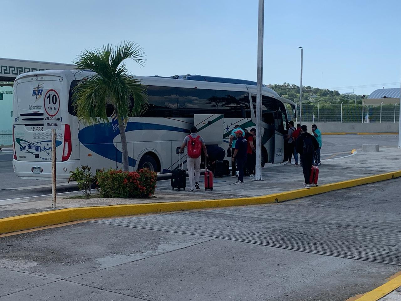 El arribo se realizó en el Aeropuerto Internacional de Campeche, donde los jugadores fueron recibidos con entusiasmo. El arribo se realizó en el Aeropuerto Internacional de Campeche, donde los jugadores fueron recibidos con entusiasmo.