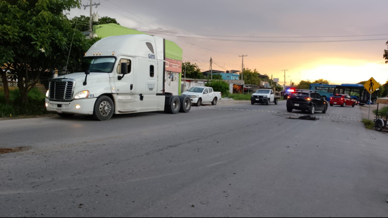 Vecinos de Kanasín bloquearon la carretera Mérida-Tixkokob Vecinos de Kanasín bloquearon la carretera Mérida-Tixkokob