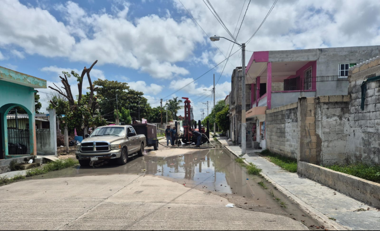 Vecinos de la colonia Centenario en Champotón denuncian que los desazolves de pozos son ineficaces. Vecinos de la colonia Centenario en Champotón denuncian que los desazolves de pozos son ineficaces.