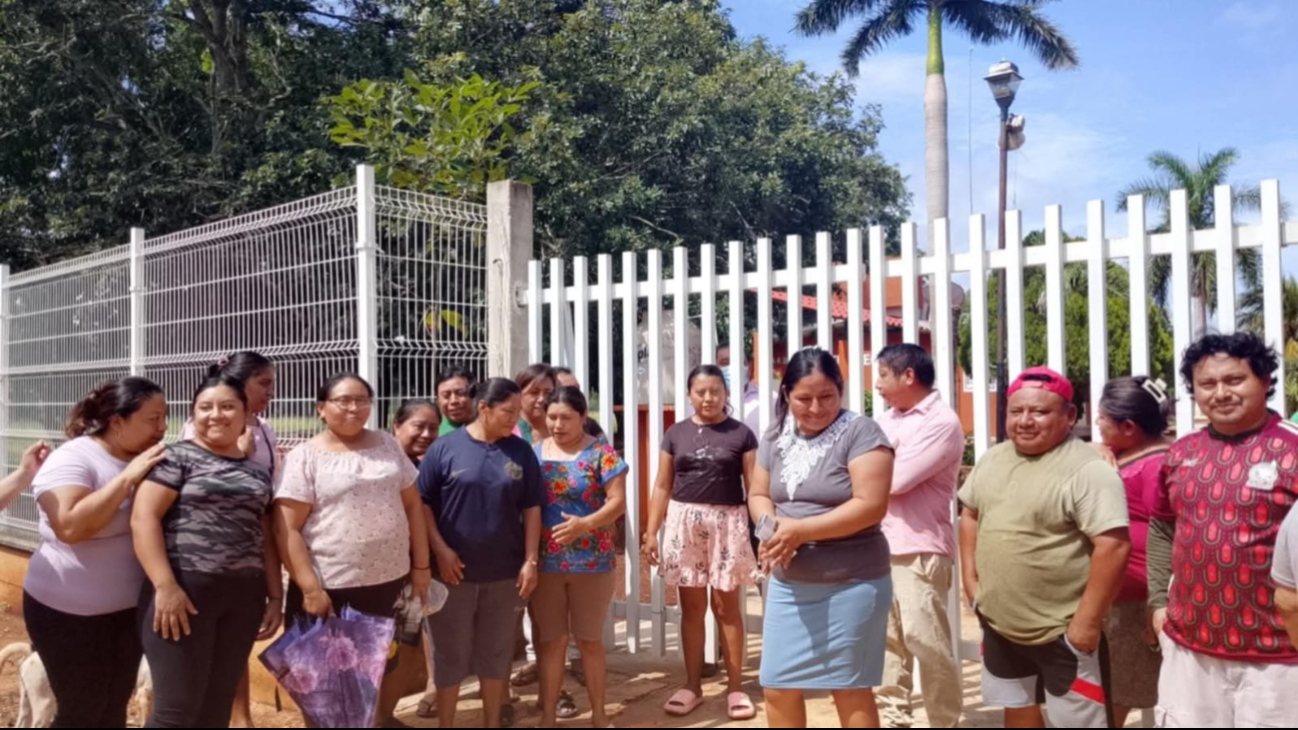 En Nohalal, Hecelchakán, padres de familia mantienen paro en la Telesecundaria No. 116.