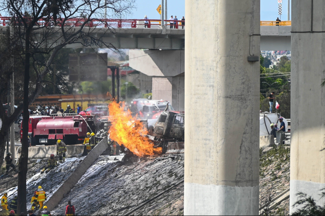 La explosión desató el caos en las inmediaciones del Metro Santa Marta, en la Ciudad de México.