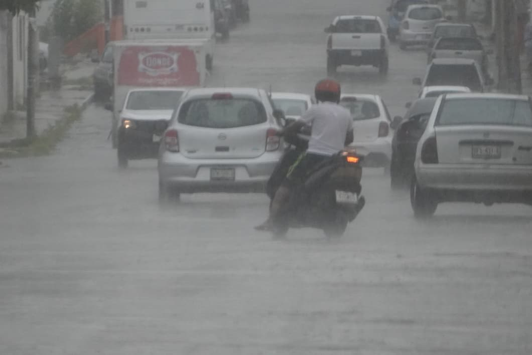 La onda tropical 31 provocó lluvias vespertinas este miércoles en Campeche.