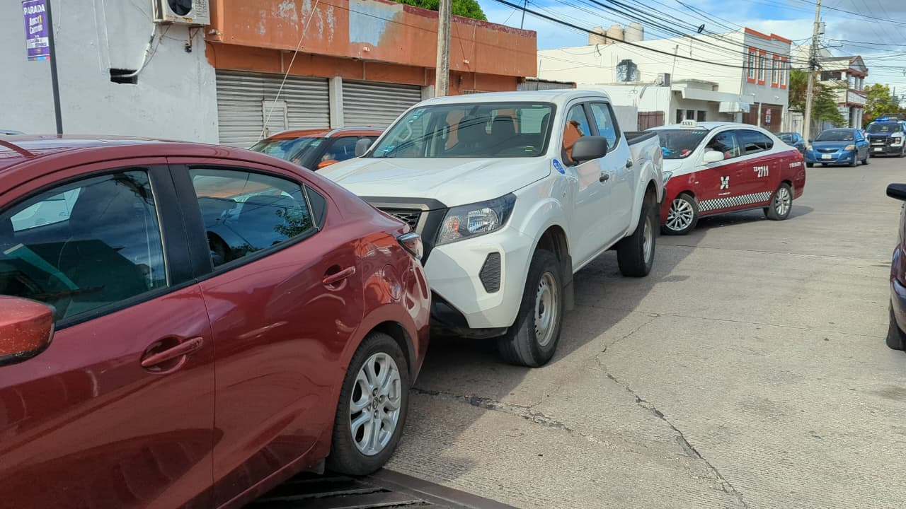 El conductor de la camioneta no guardó distancia y provocó el impacto.
