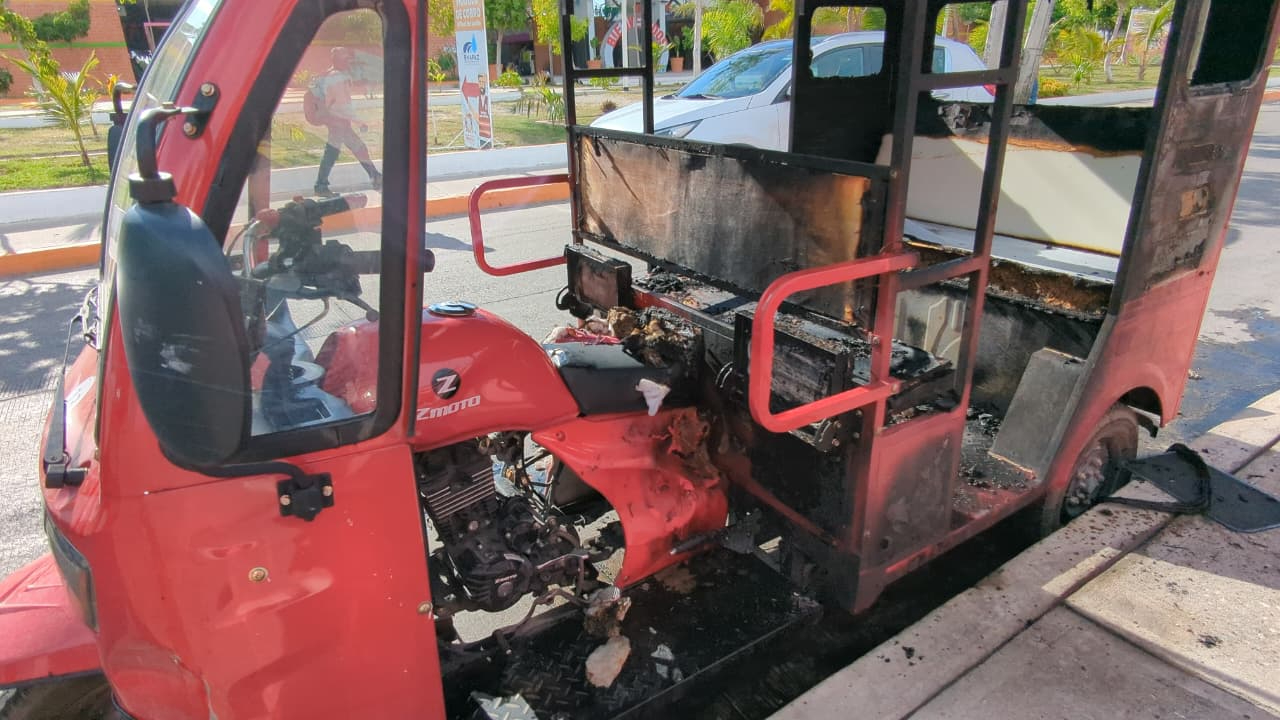 Vecinos intentaron apagar el fuego sin éxito; la humareda causó alarma.