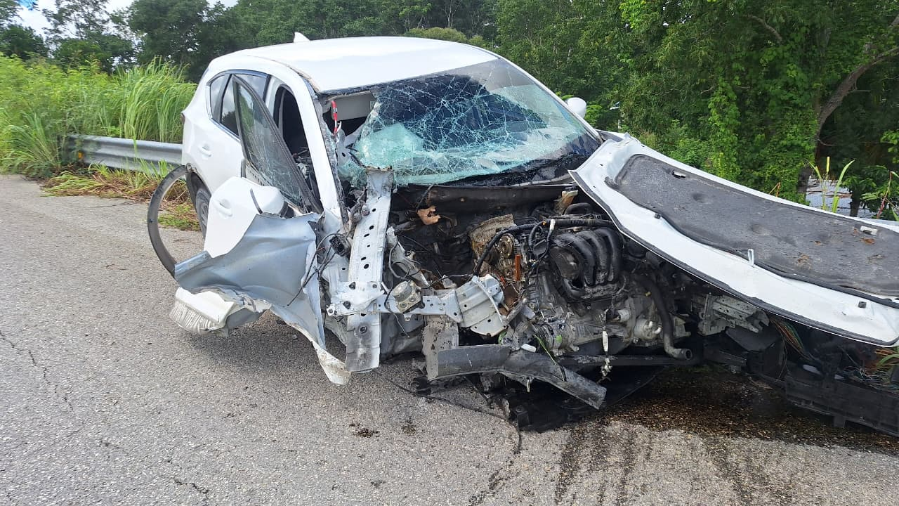 Automóvil sale de la carretera en Escárcega-Champotón; conductor atendido por SAMU Automóvil sale de la carretera en Escárcega-Champotón; conductor atendido por SAMU