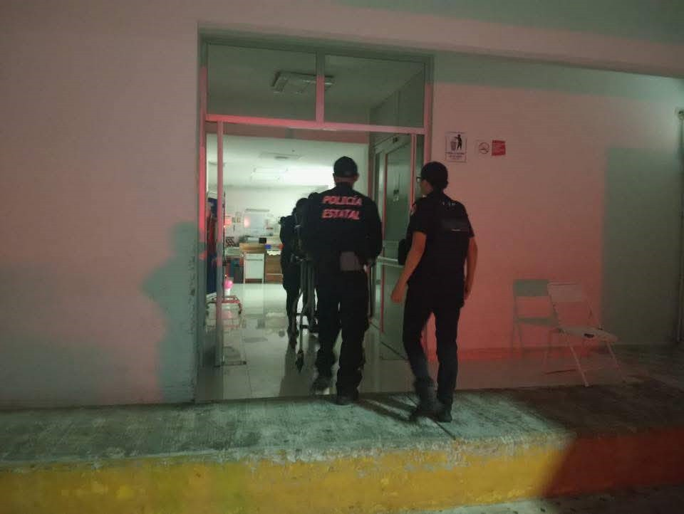 Dentro de la unidad lo golpearon en la cabeza y tras liberarlo, le dispararon presuntamente en dos ocasiones