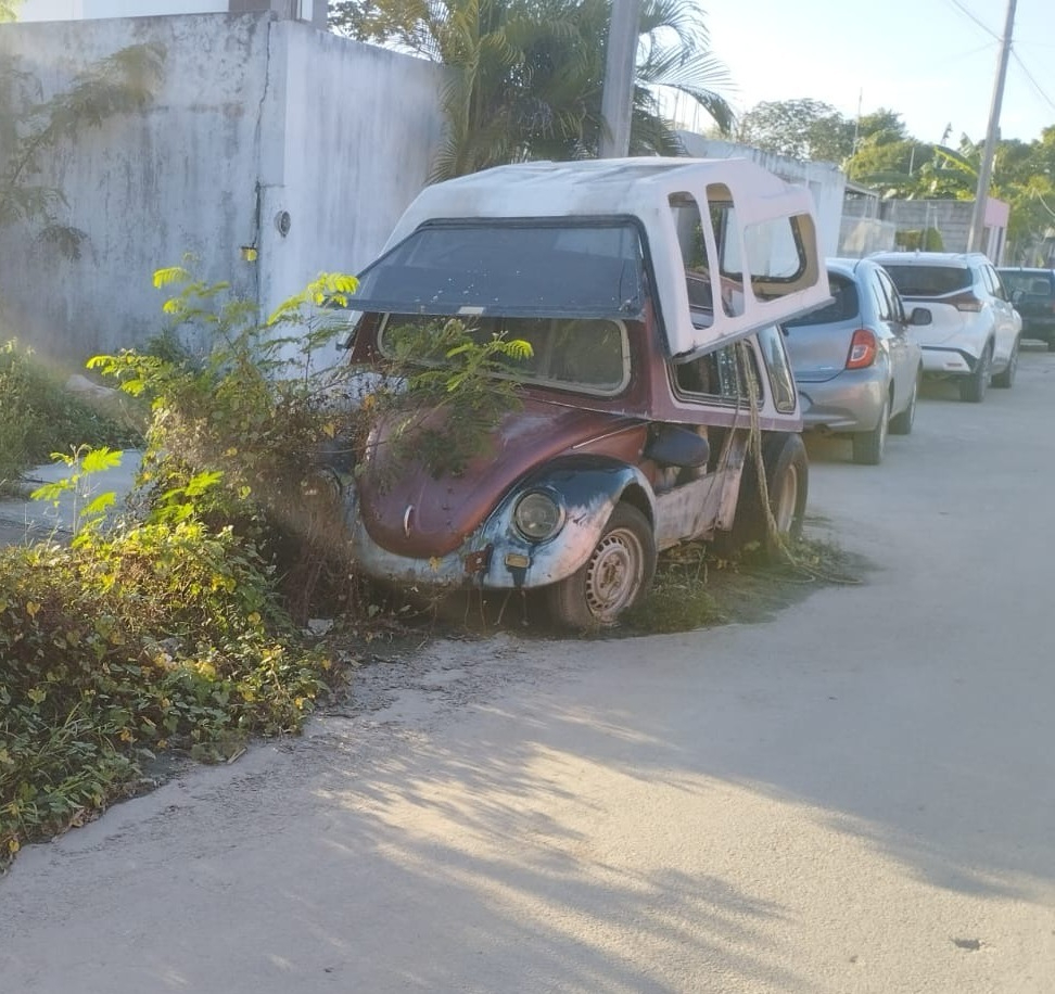Retiran vehículos abandonados en Chetumal; esta es la razón Retiran vehículos abandonados en Chetumal; esta es la razón