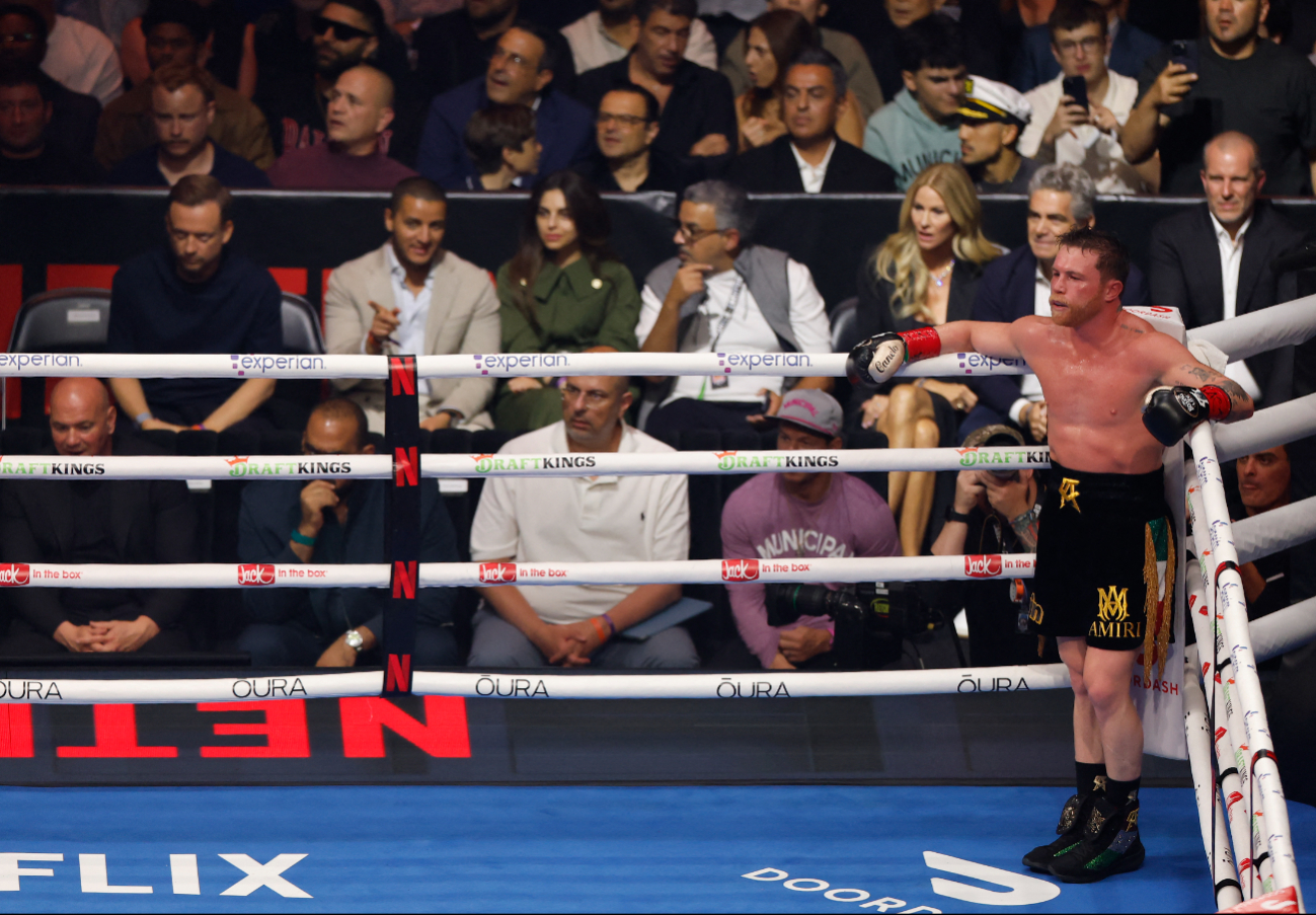 Canelo Álvarez pierde ante Terence Crawford en Las Vegas y deja ir cuatros títulos. Canelo Álvarez pierde ante Terence Crawford en Las Vegas y deja ir cuatros títulos.