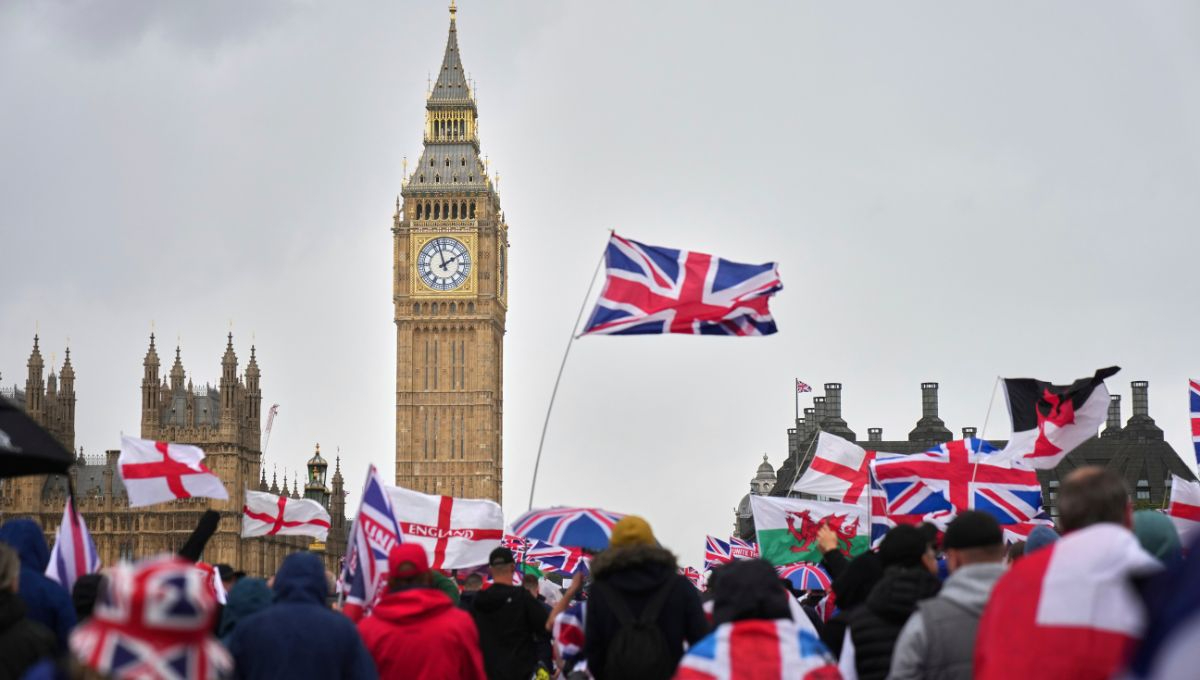 La concentración estuvo marcada por el despliegue de banderas de Inglaterra y del Reino Unido