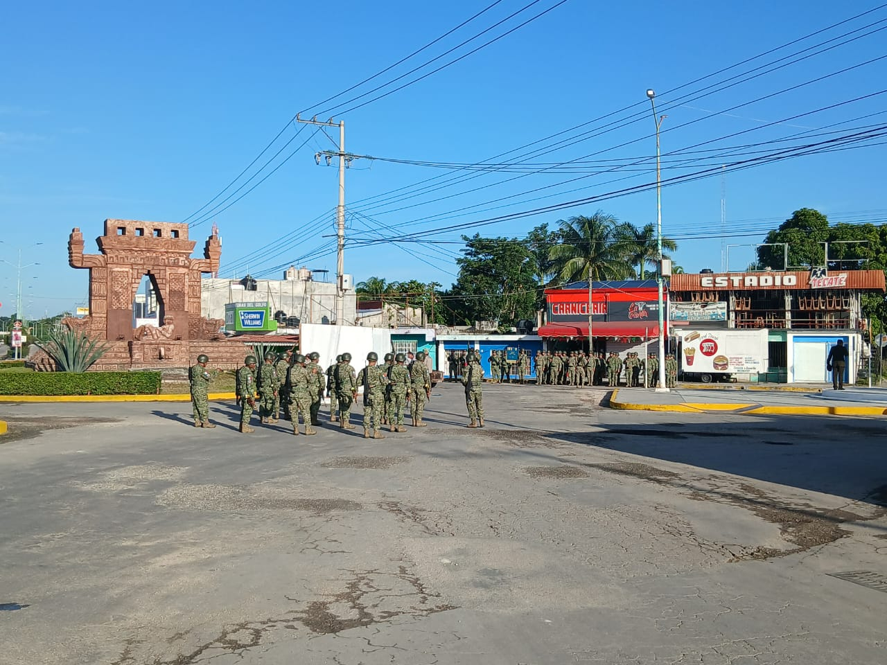 Participaron autoridades civiles, militares y estudiantes de varias escuelas.