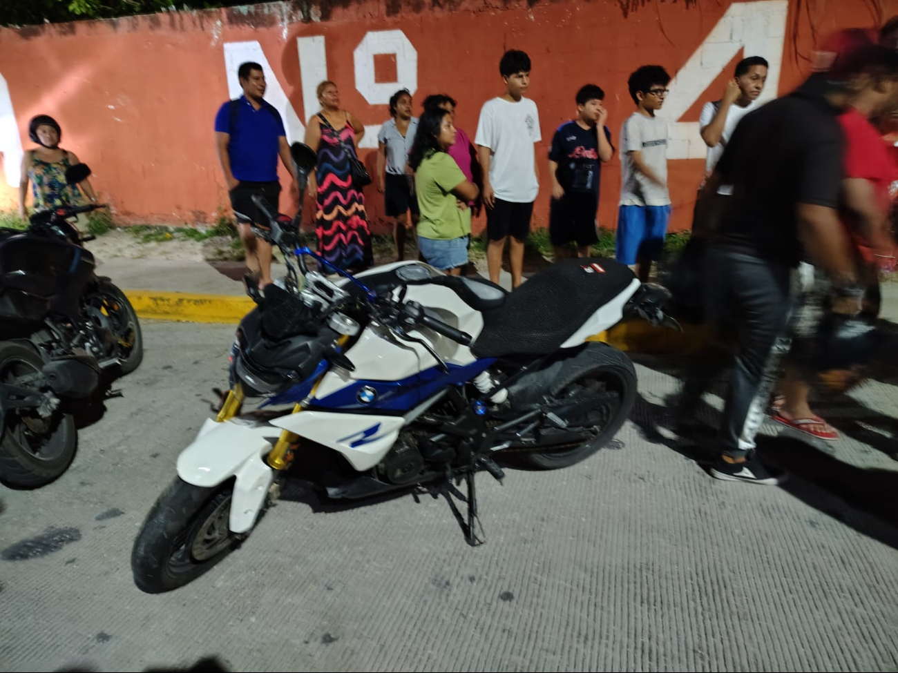 Dos lesionados tras choque entre motocicleta y triciclo en la colonia Solidaridad Urbana, Campeche Dos lesionados tras choque entre motocicleta y triciclo en la colonia Solidaridad Urbana, Campeche