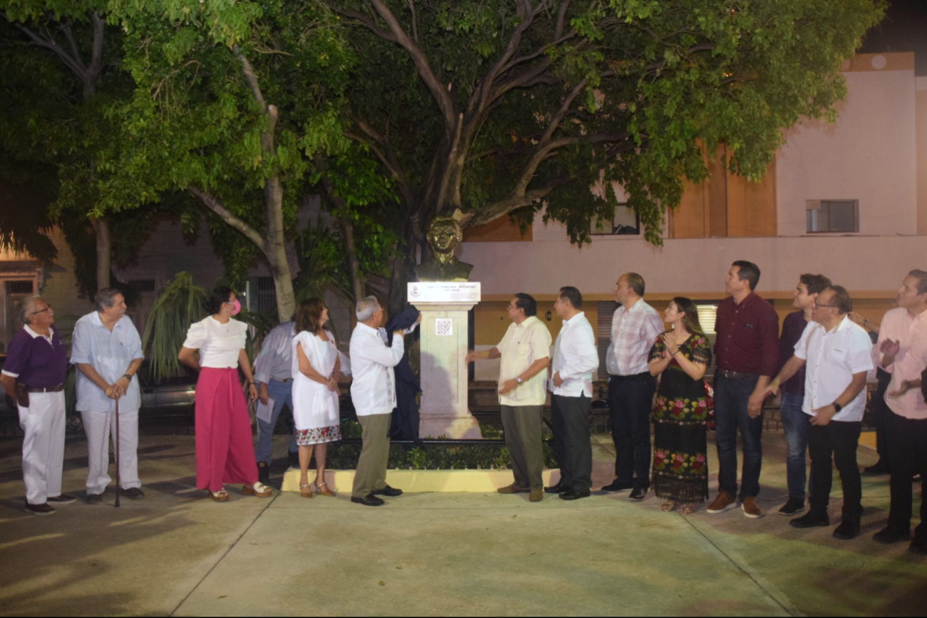El busto cuenta con pedestal, placa conmemorativa y un código QR que permitirá a los visitantes acceder a información sobre la vida y lucha de Calderón Lara