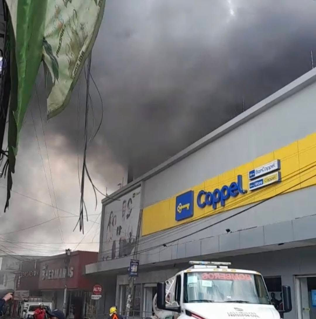 El incendio en la tienda se propagó rápidamente y dejó varios heridos. El incendio en la tienda se propagó rápidamente y dejó varios heridos.