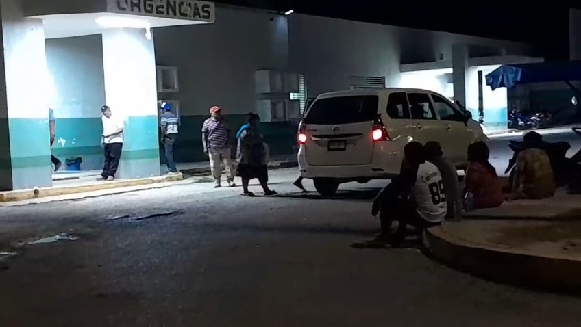Familiares lo trasladaron de emergencia en un vehículo particular, pues se desangraba. Familiares lo trasladaron de emergencia en un vehículo particular, pues se desangraba.