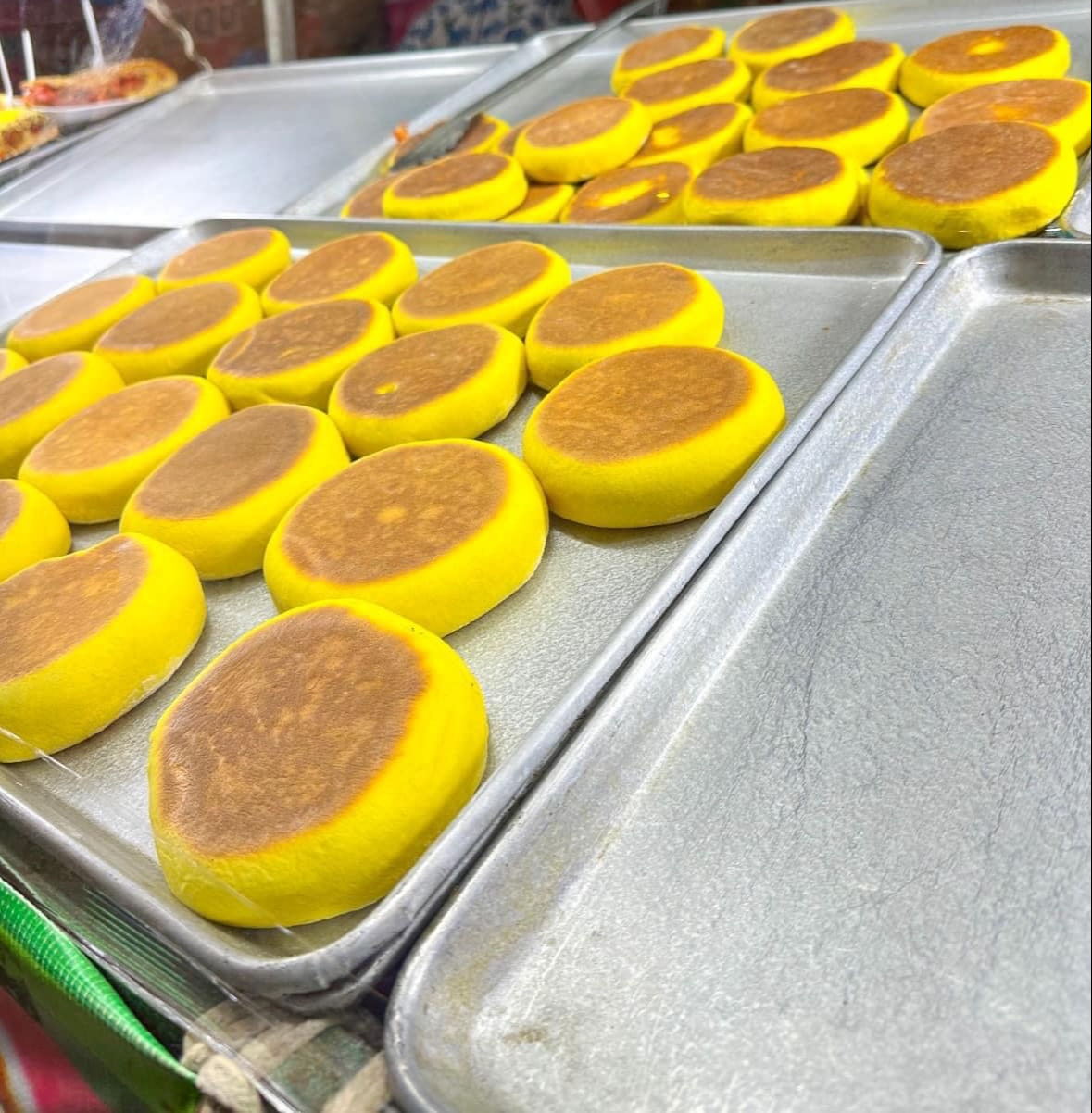 Las tradicionales natas con miel o azúcar, uno de los postres más buscados en la Feria de San Román