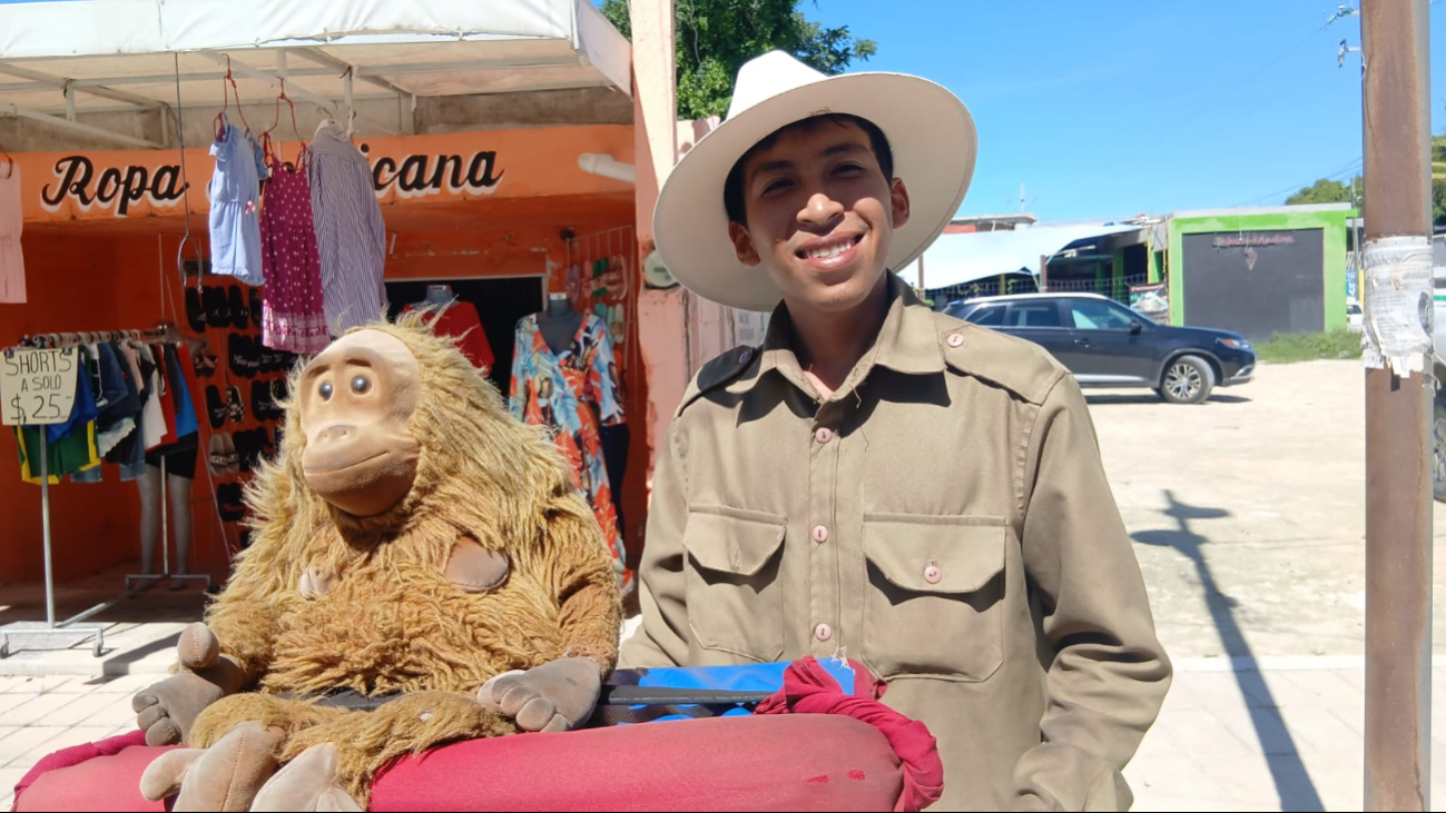 Recorren ciudades durante las fiestas patrias para obtener apoyo económico de la ciudadanía. Recorren ciudades durante las fiestas patrias para obtener apoyo económico de la ciudadanía.