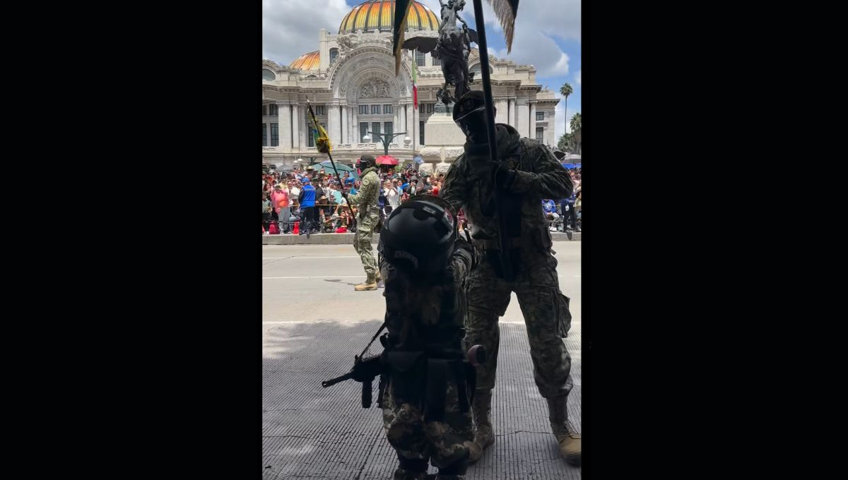 El clip, que ha compartido la Defensa a través de su cuenta de Facebook destaca un acto de empatía y bondad El clip, que ha compartido la Defensa a través de su cuenta de Facebook destaca un acto de empatía y bondad