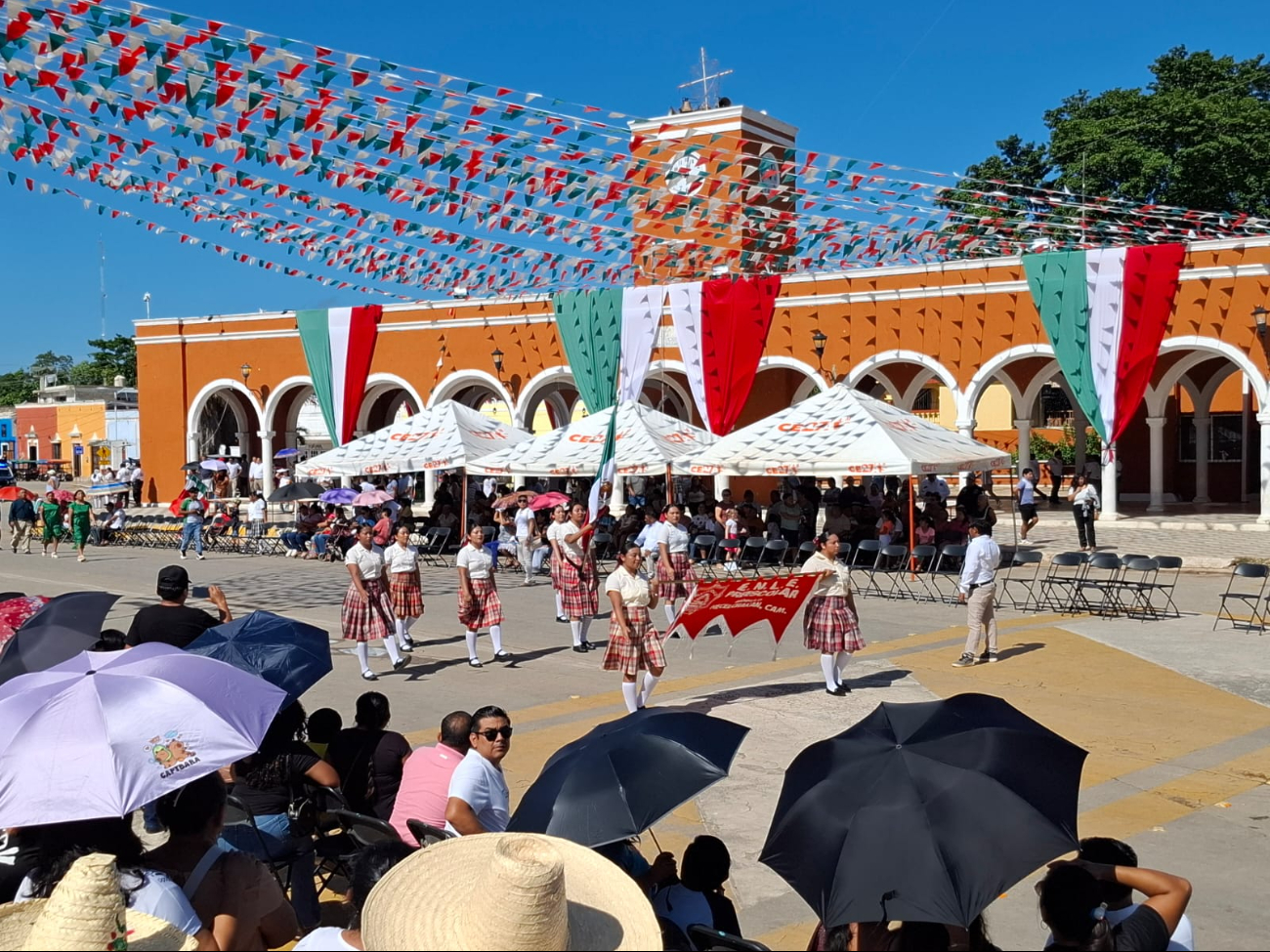 Municipios de Campeche celebran el 215 aniversario de la Independencia con coloridos desfiles cívicos