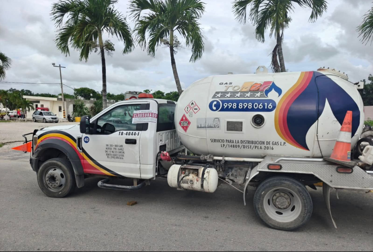 La pipa de la empresa Gas Tomza fue clausurada por las autoridades.