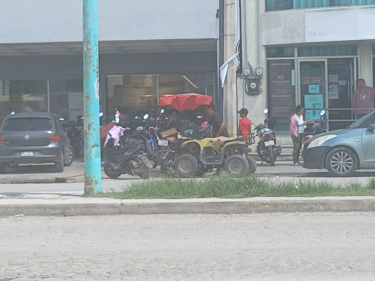 Ahora los franeleros utilizan a menores de edad para pedir dinero.