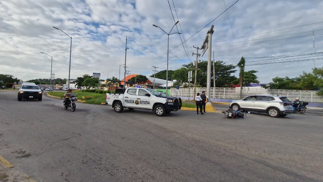 Choque entre taxi y motocicleta deja un lesionado en Ejército Mexicano