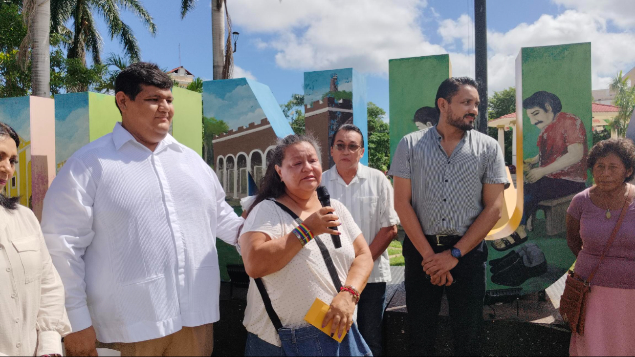 Durante el evento, la señora Beatriz Castilla, madre de Marco Antonio, no pudo contener las lágrimas al expresar su orgullo