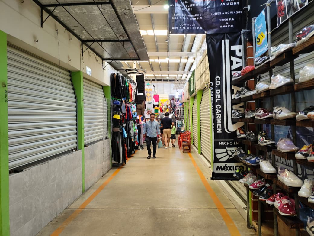 Comerciantes y prestadores de servicios en Ciudad del Carmen enfrentan una difícil situación económica.