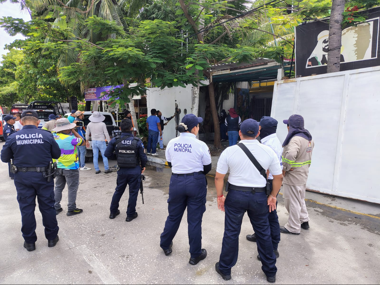 Vecinos respaldan operativo municipal para liberar área verde cercada Vecinos respaldan operativo municipal para liberar área verde cercada