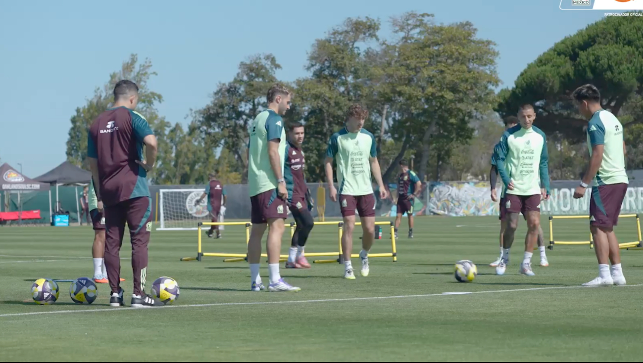 El tri en su entrenamiento matutino El tri en su entrenamiento matutino
