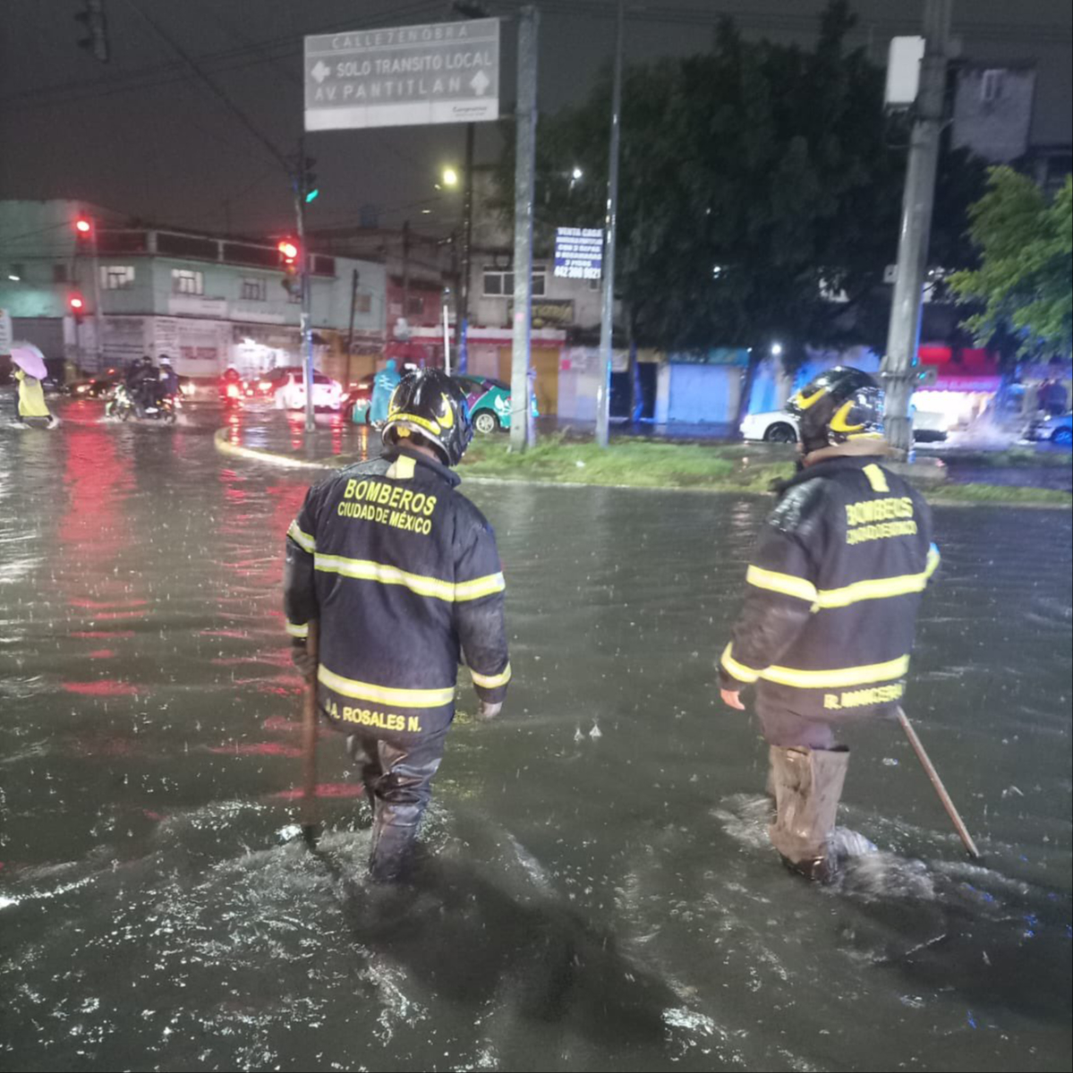 Elementos del Heroico Cuerpo de Bomberos atienden emergencias en toda la capital. Elementos del Heroico Cuerpo de Bomberos atienden emergencias en toda la capital.