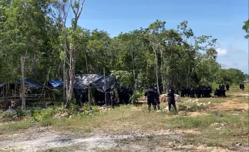 Elementos habían ingresado al lugar para garantizar la seguridad de unos albañiles quienes acudieron a laborar Elementos habían ingresado al lugar para garantizar la seguridad de unos albañiles quienes acudieron a laborar