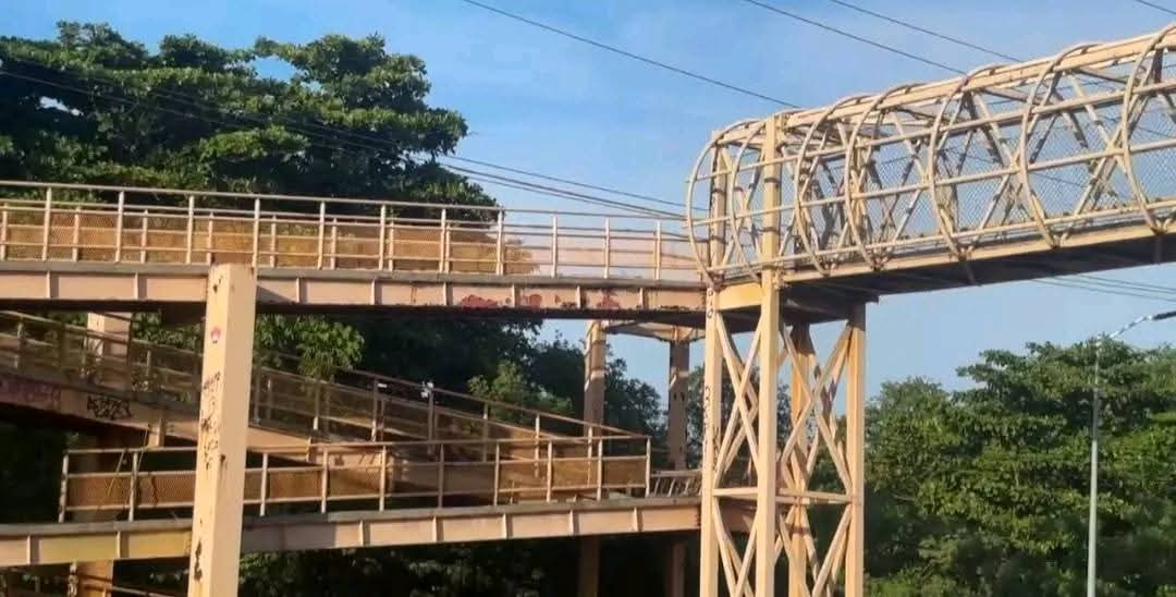 Desmantelan puente de la colonia Pedro Sainz de Baranda en Ciudad del Carmen  