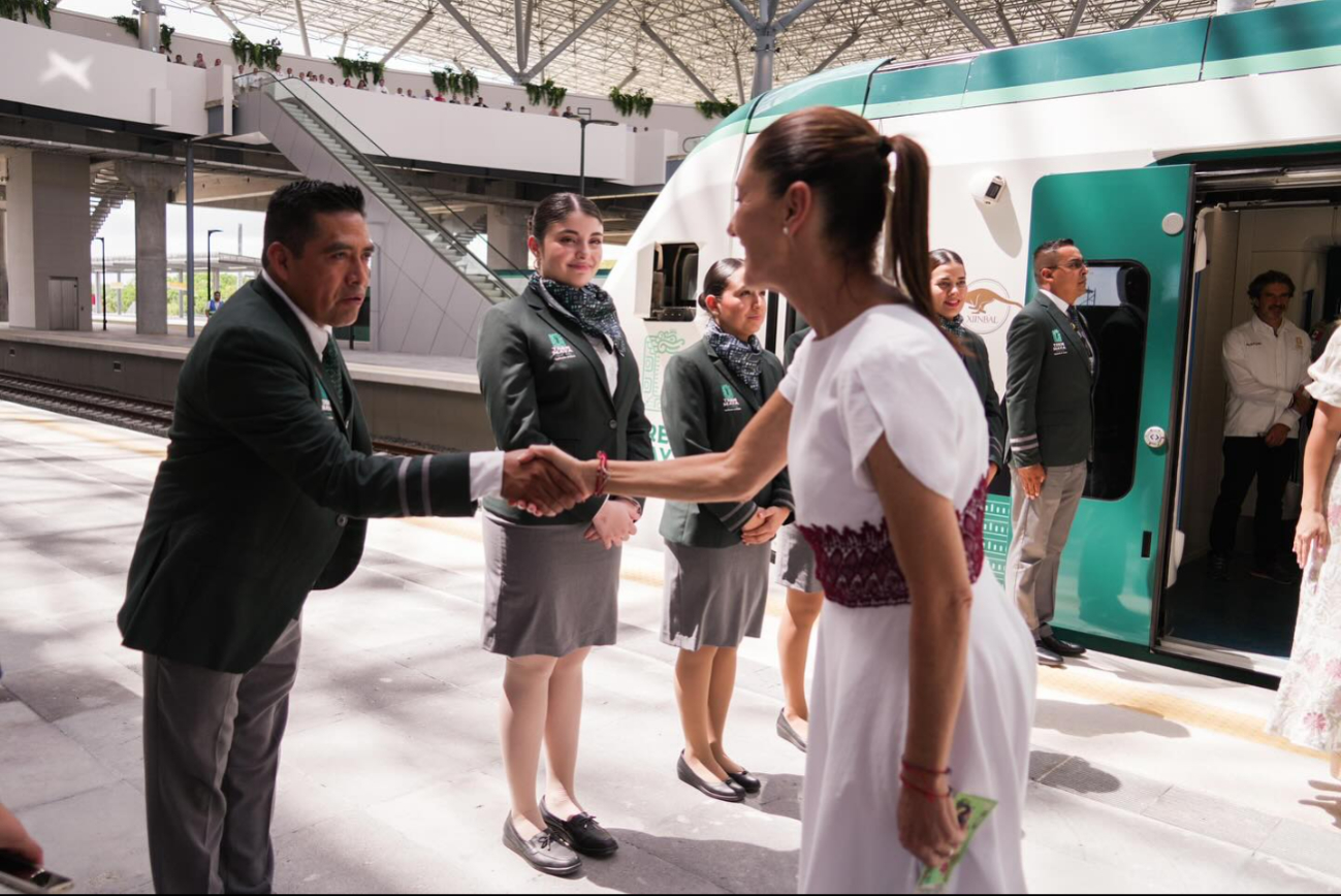 La presidenta de México llegó a su informe de Gobierno con una aprobación del 77.8%; el 65.8 espera mejoras