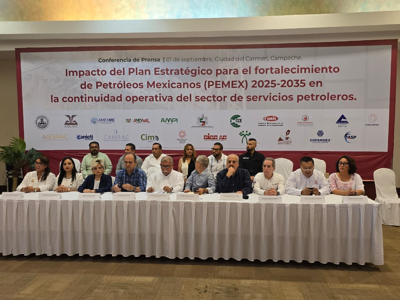 Los líderes buscan mecanismos para que PEMEX dé una solución. Los líderes buscan mecanismos para que PEMEX dé una solución.