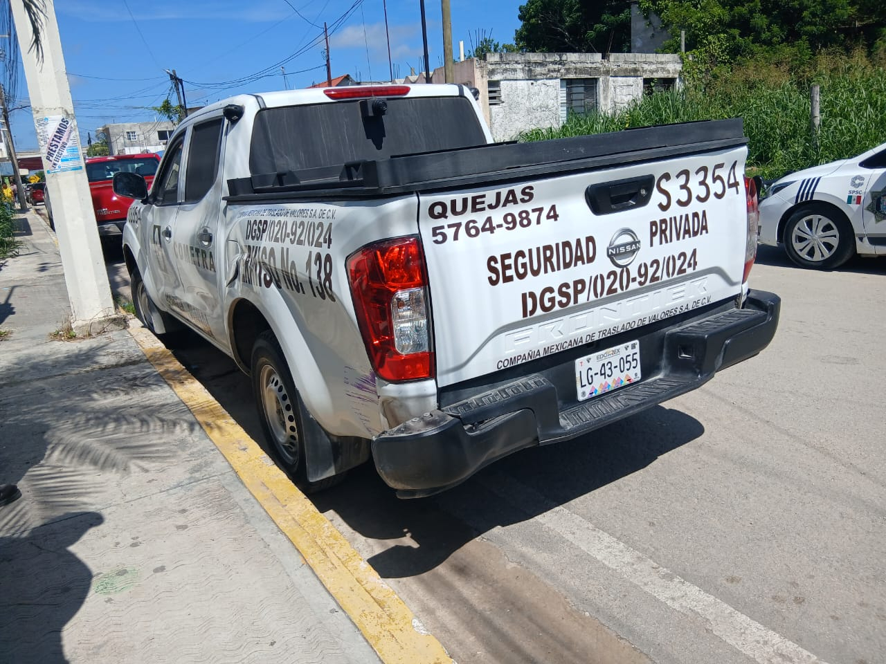 Tras el choque, el conductor intentó darse a la fuga; custodios lo interceptaron, pero logró escapar. Tras el choque, el conductor intentó darse a la fuga; custodios lo interceptaron, pero logró escapar.