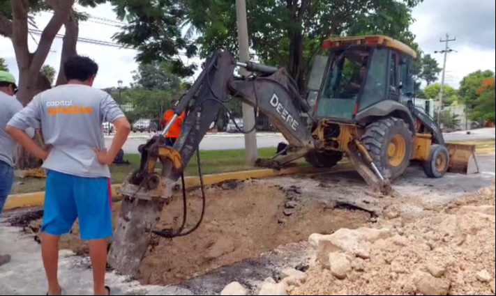 Dos fracturas en tuberías del Smapac dejaron sin agua al 90% de Campeche. Dos fracturas en tuberías del Smapac dejaron sin agua al 90% de Campeche.