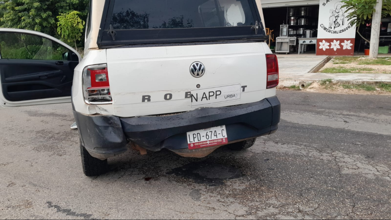 El conductor de una camioneta de la empresa URBA dio vuelta en U sin precaución ni direccionales.