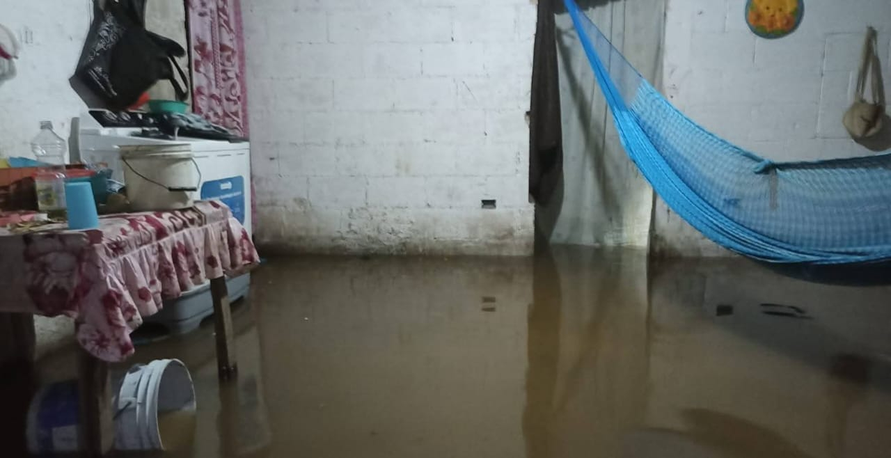 Lluvias inundan viviendas en la comunidad kilómetro 27 de Escárcega Lluvias inundan viviendas en la comunidad kilómetro 27 de Escárcega
