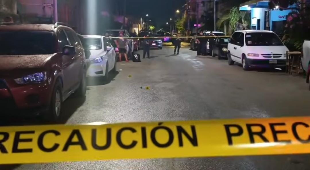 Lonchería “El Biqui” fue atacada a balazos en el centro de Tulum. Lonchería “El Biqui” fue atacada a balazos en el centro de Tulum.
